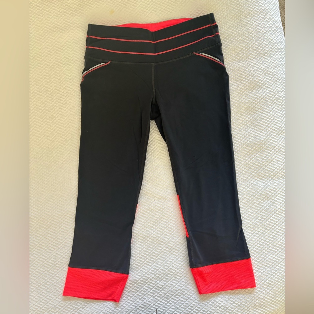 Athleta Ladies Yoga Pants, Capri length - Size Medium Tall (MT)